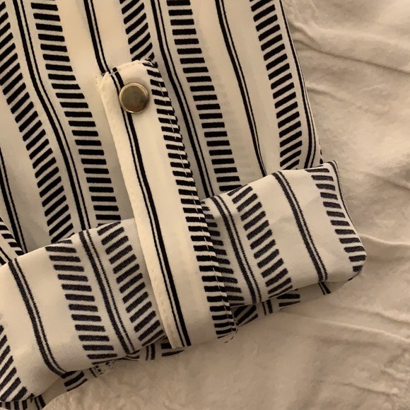 H&M size 4 black & white patterned dress - Picture 3 of 5